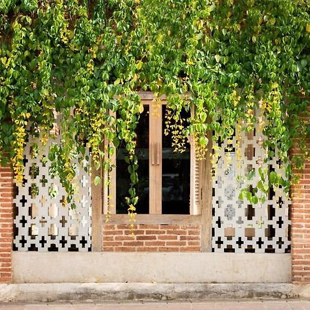 Sanae' Oldtown Hotel Чиангмай Экстерьер фото