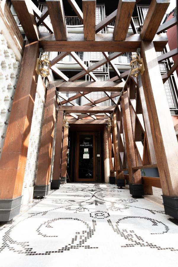 Sanae' Oldtown Hotel Чиангмай Экстерьер фото