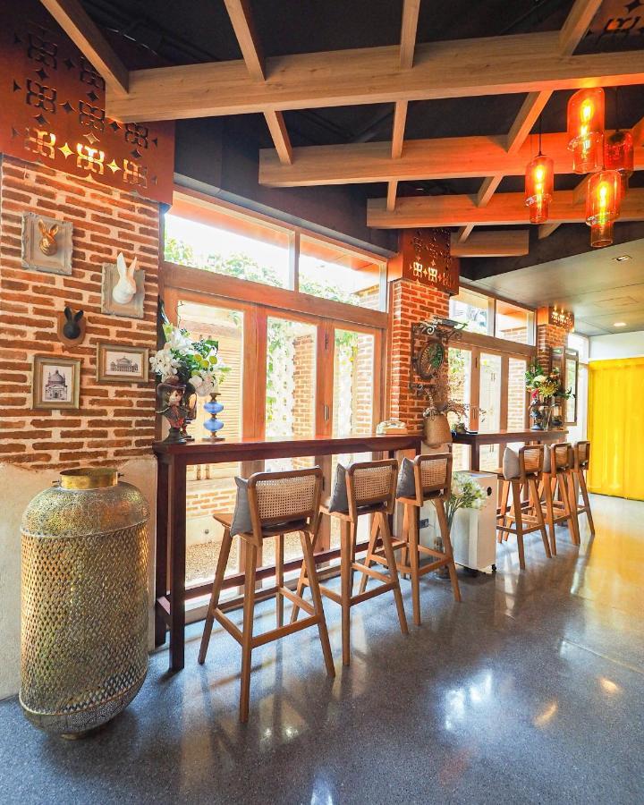 Sanae' Oldtown Hotel Чиангмай Экстерьер фото