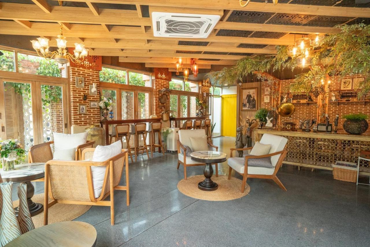Sanae' Oldtown Hotel Чиангмай Экстерьер фото