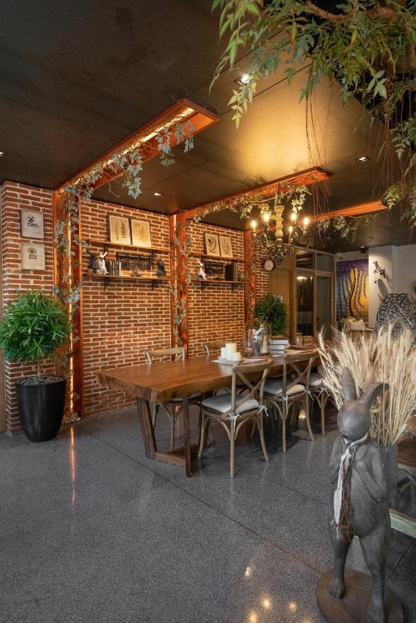 Sanae' Oldtown Hotel Чиангмай Экстерьер фото
