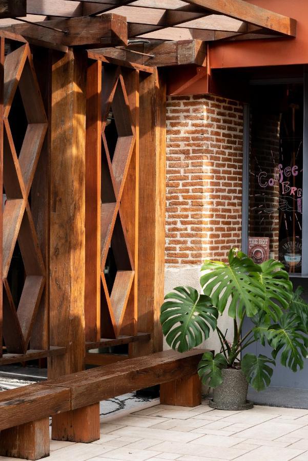 Sanae' Oldtown Hotel Чиангмай Экстерьер фото